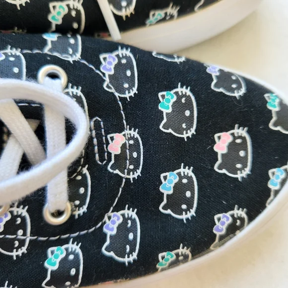 Converse Hello Kitty Print Collab Chuck Taylor Low Sneakers Black Cute Cat 7 - Picture 4 of 16